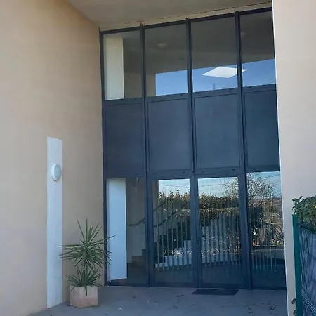 Apartment Entre Et Avec Piscine