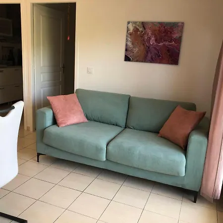 Apartment Entre Et Avec Piscine Peret