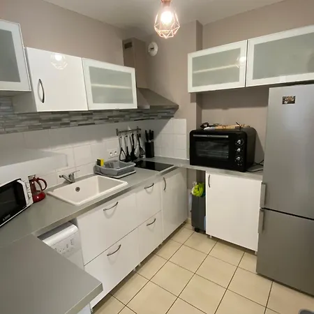 Apartment Entre Et Avec Piscine Peret