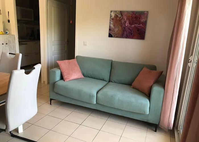 Daire Entre Et Avec Piscine Péret